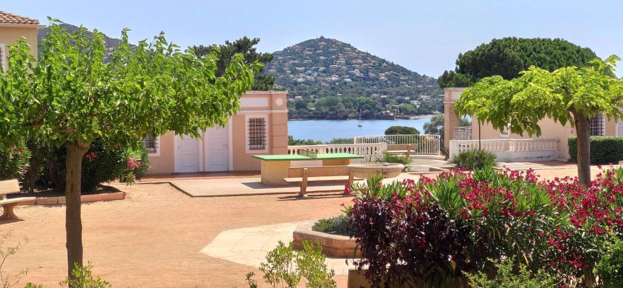 Agay Cap Esterel, Le Village Belvedere T2 Climatise Rez-De-Jardin, Vue Mer, Piscine Et Parking Inclus Saint-Raphael  Luaran gambar